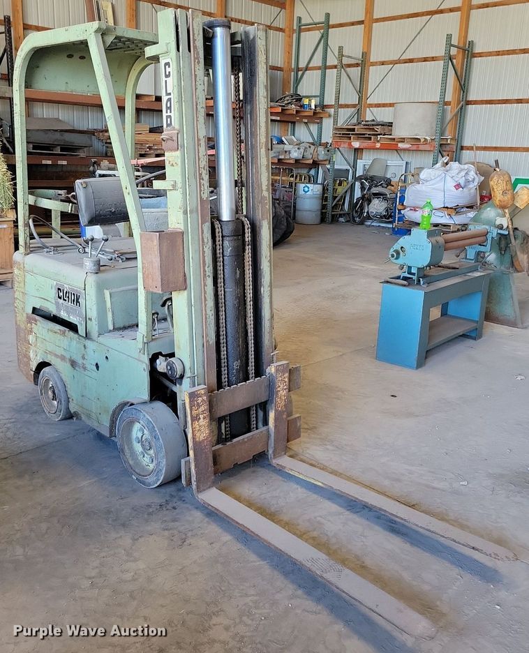 image for item DA7231 Clark CF20  forklift