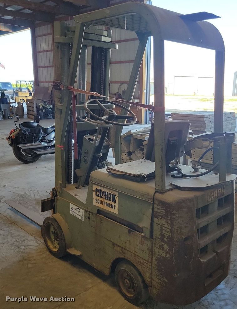 image for item DA7231 Clark CF20  forklift