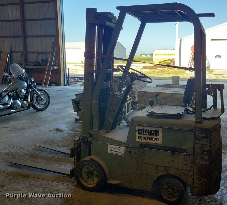 image for item DA7231 Clark CF20  forklift