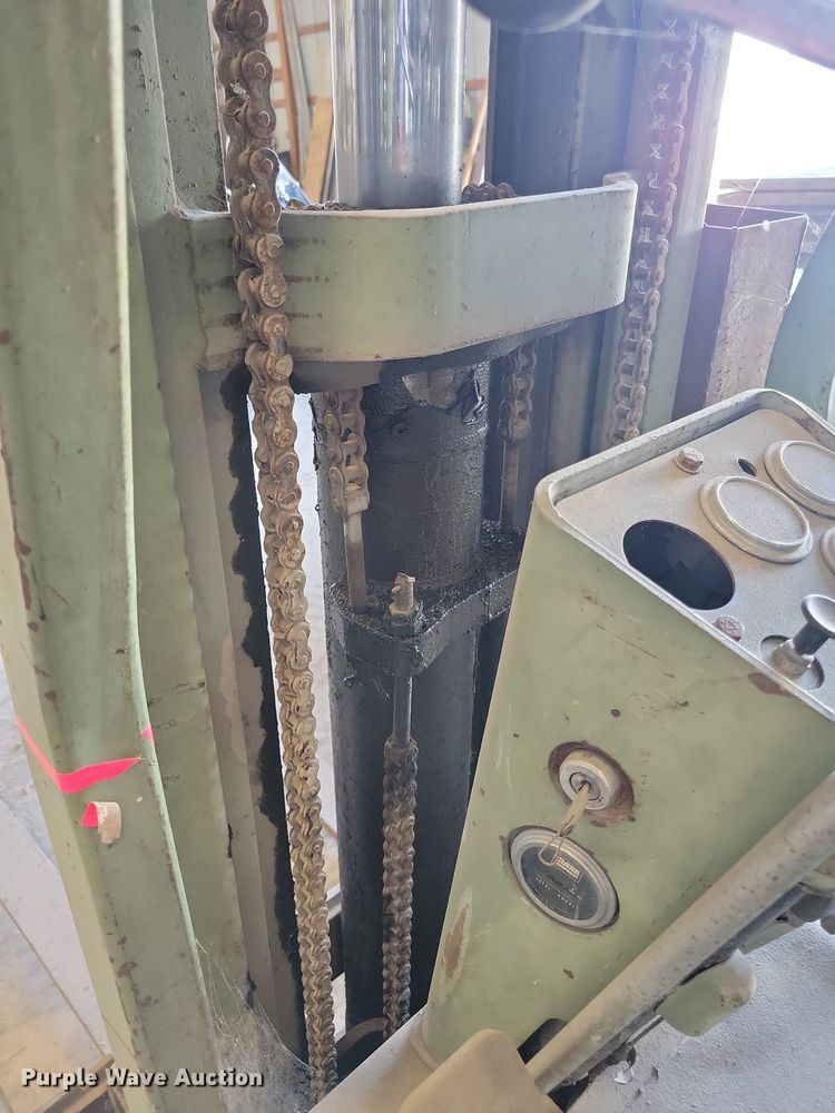 image for item DA7231 Clark CF20  forklift