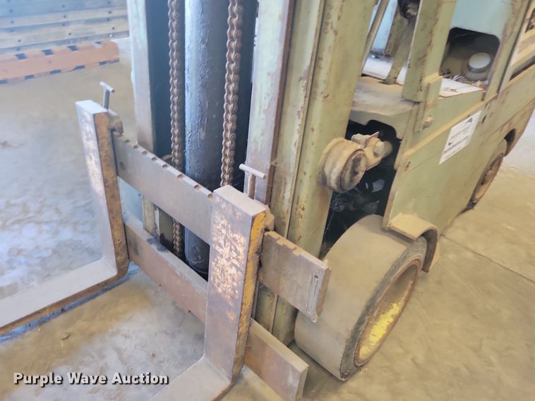 image for item DA7231 Clark CF20  forklift