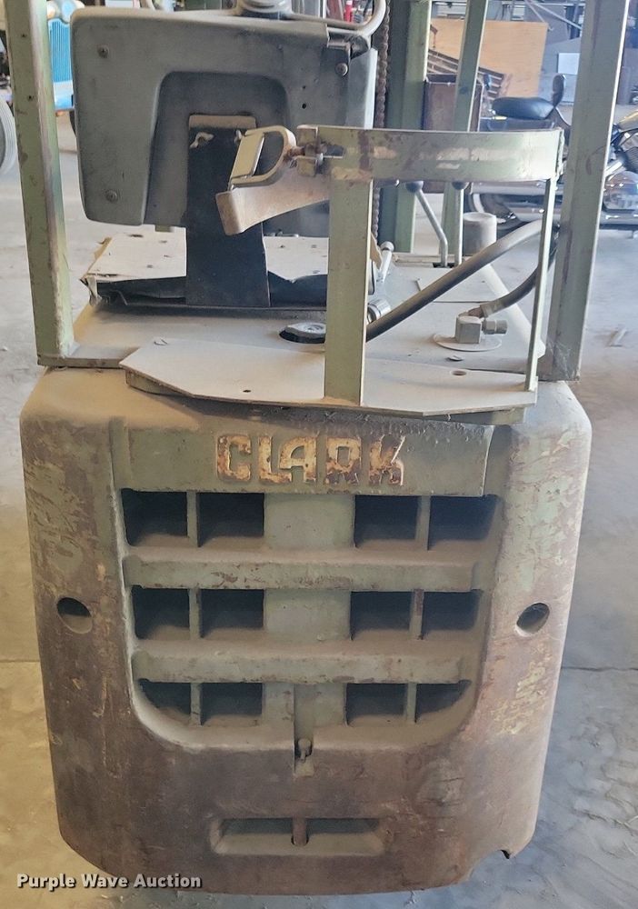 image for item DA7231 Clark CF20  forklift