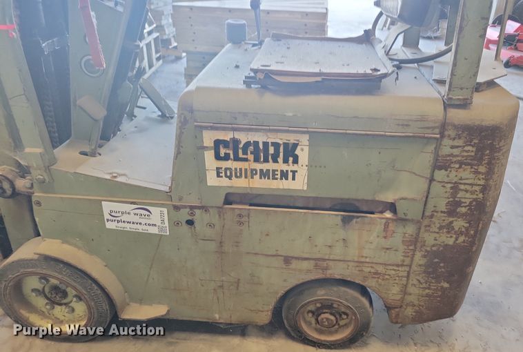 image for item DA7231 Clark CF20  forklift
