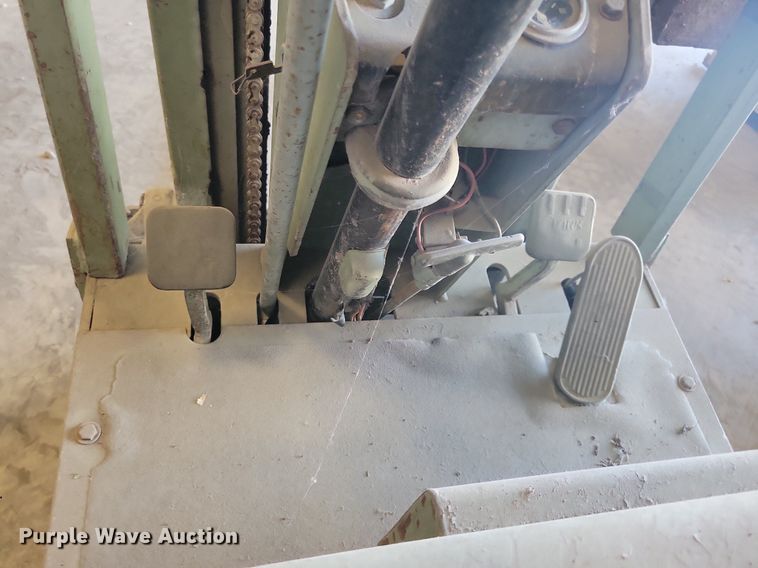 image for item DA7231 Clark CF20  forklift