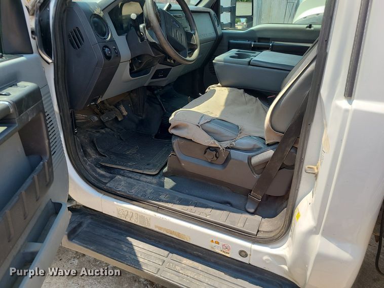 image for item DC6005 2015 Ford F550 Super Duty  flatbed truck