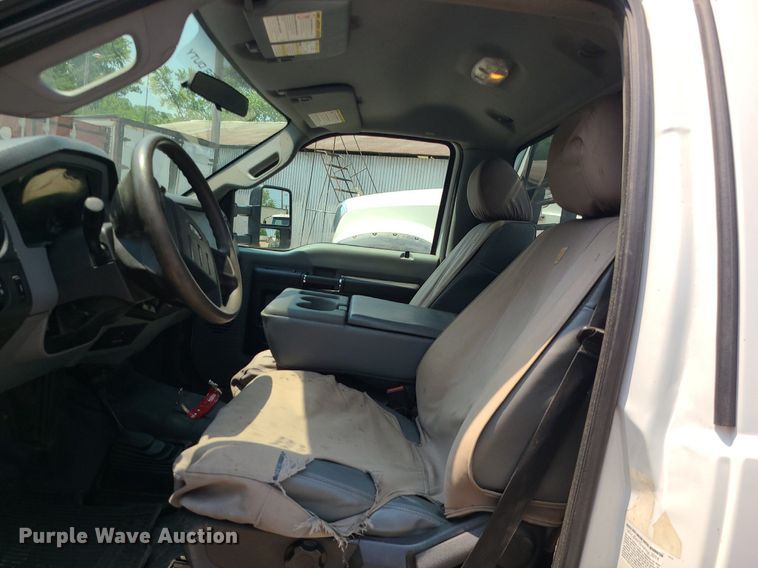 image for item DC6005 2015 Ford F550 Super Duty  flatbed truck