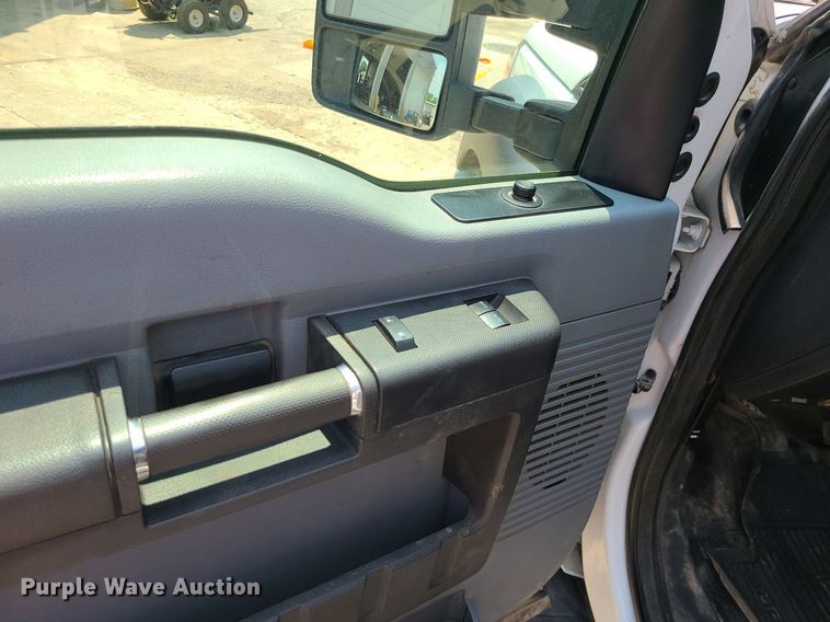 image for item DC6005 2015 Ford F550 Super Duty  flatbed truck