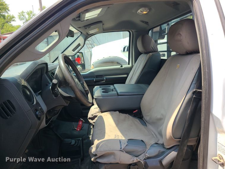 image for item DC6005 2015 Ford F550 Super Duty  flatbed truck