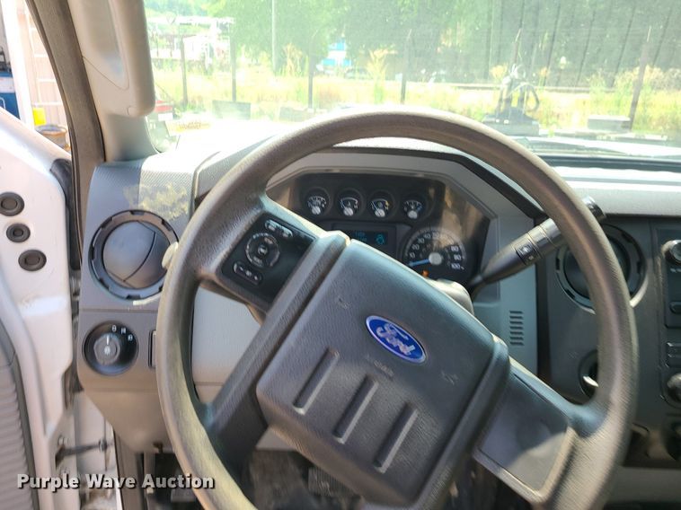 image for item DC6005 2015 Ford F550 Super Duty  flatbed truck