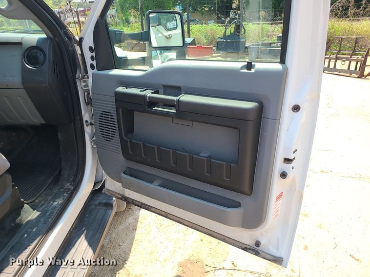 image for item DC6005 2015 Ford F550 Super Duty  flatbed truck