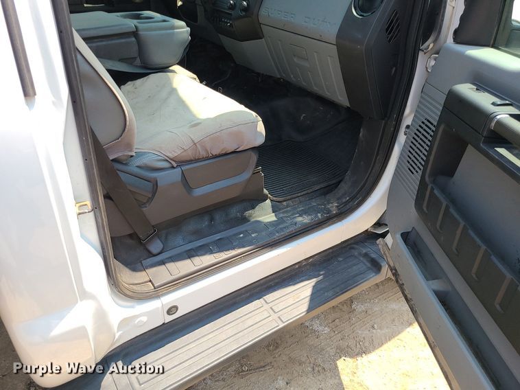 image for item DC6005 2015 Ford F550 Super Duty  flatbed truck