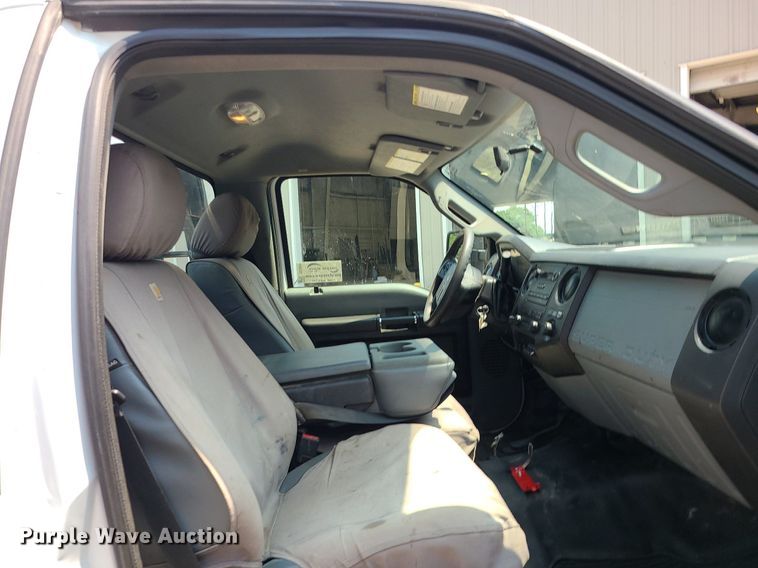 image for item DC6005 2015 Ford F550 Super Duty  flatbed truck