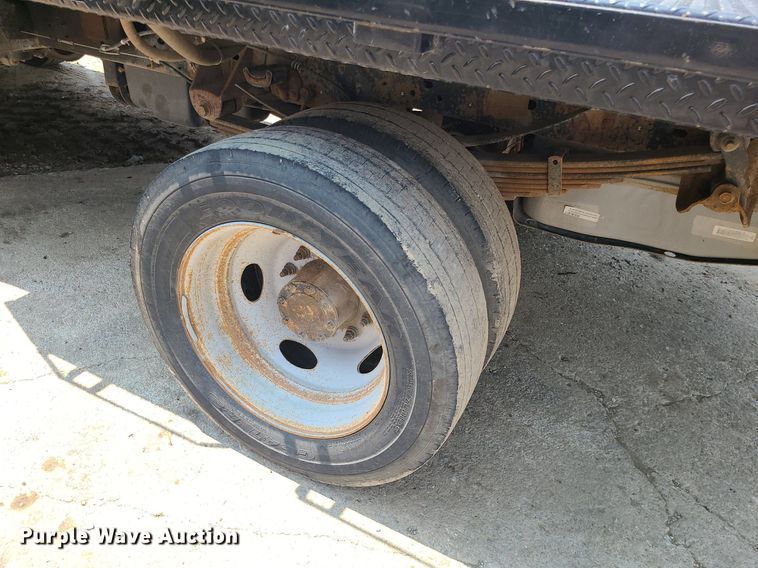 image for item DC6005 2015 Ford F550 Super Duty  flatbed truck