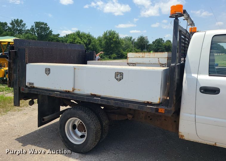 image for item DC6029 1999 Dodge Ram 3500  flatbed pickup truck