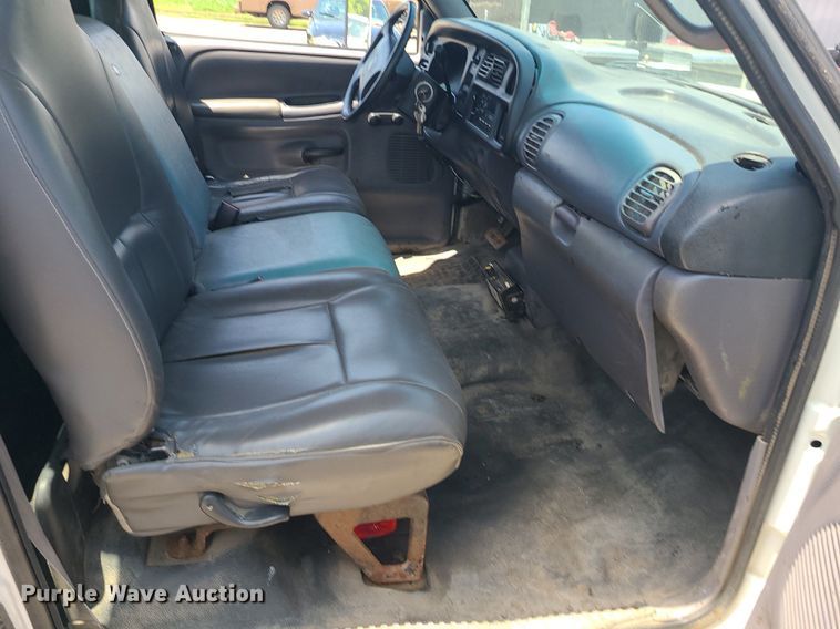 image for item DC6029 1999 Dodge Ram 3500  flatbed pickup truck