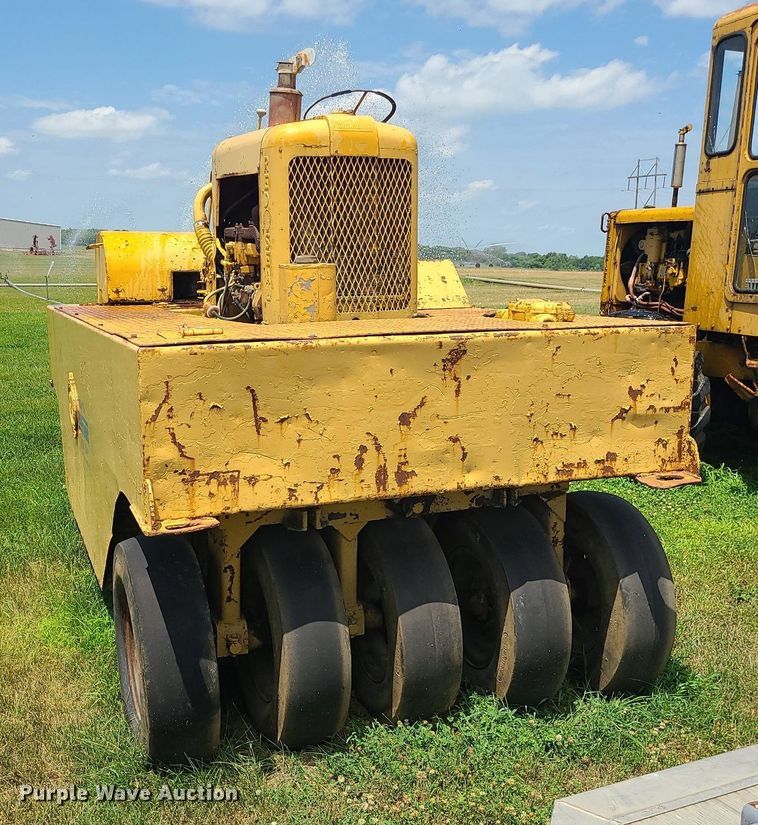 image for item DC6033 Bros  pneumatic roller