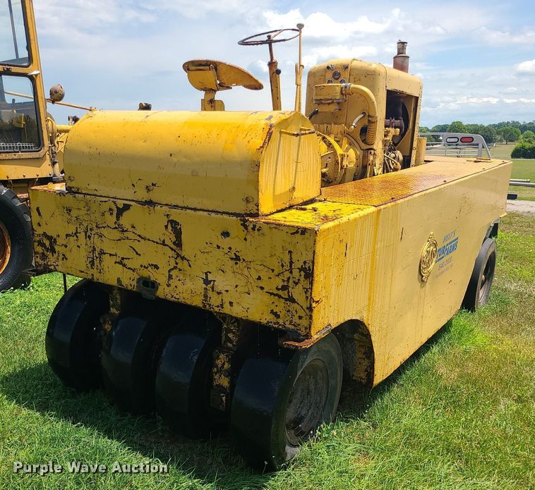 image for item DC6033 Bros  pneumatic roller