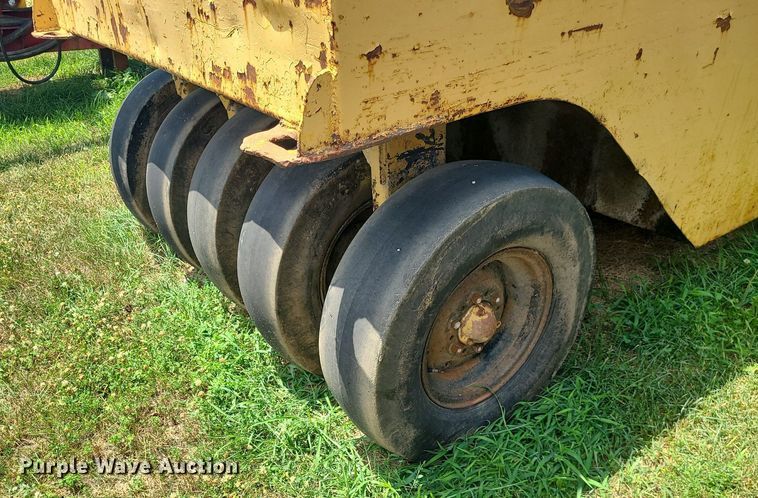 image for item DC6033 Bros  pneumatic roller