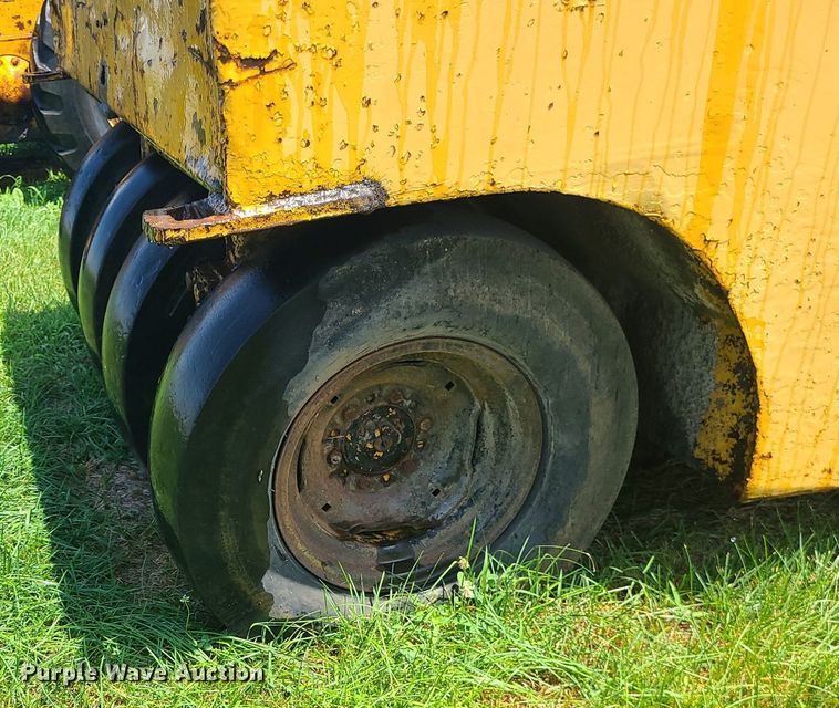 image for item DC6033 Bros  pneumatic roller