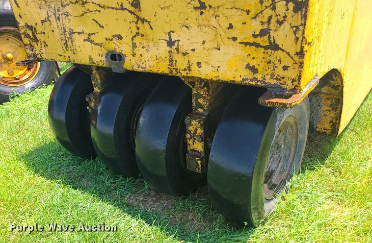 image for item DC6033 Bros  pneumatic roller