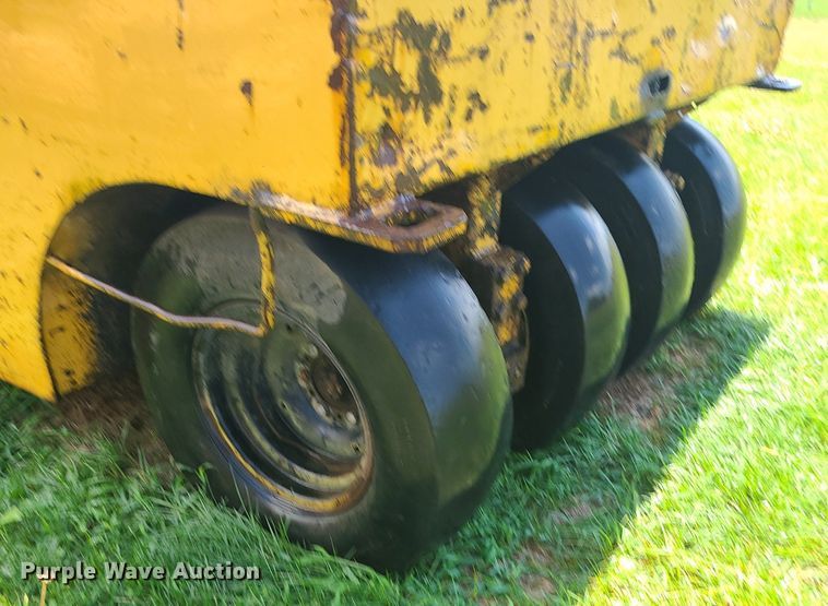 image for item DC6033 Bros  pneumatic roller