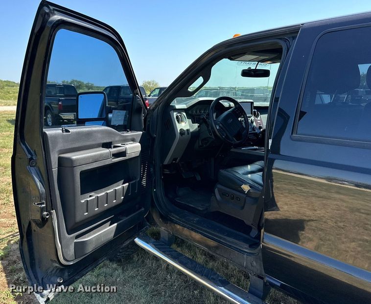 image for item DH8578 2013 Ford  F350 Super Duty  Crew Cab pickup truck