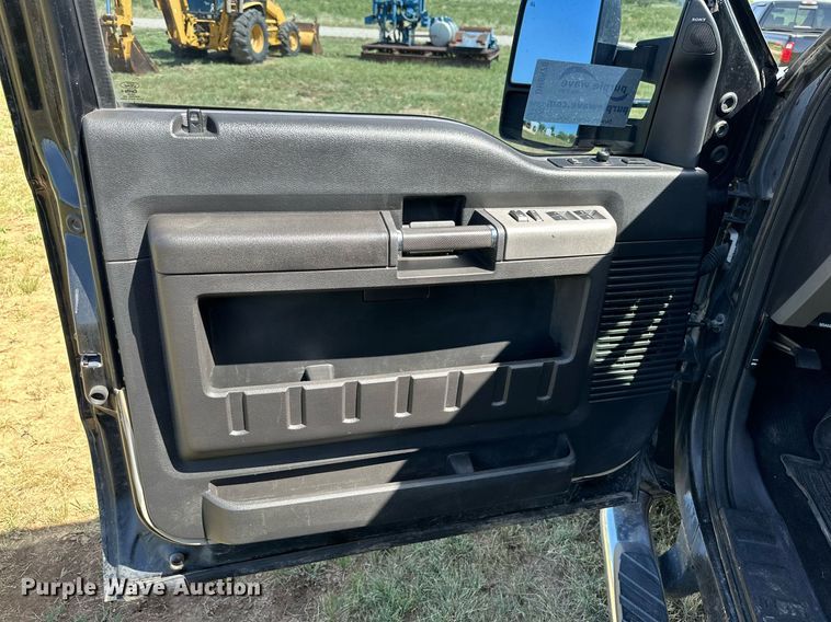 image for item DH8578 2013 Ford  F350 Super Duty  Crew Cab pickup truck