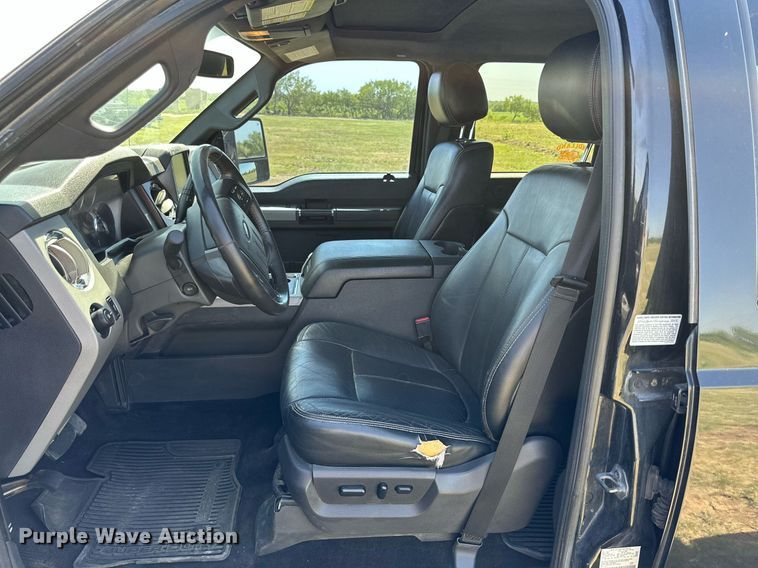 image for item DH8578 2013 Ford  F350 Super Duty  Crew Cab pickup truck