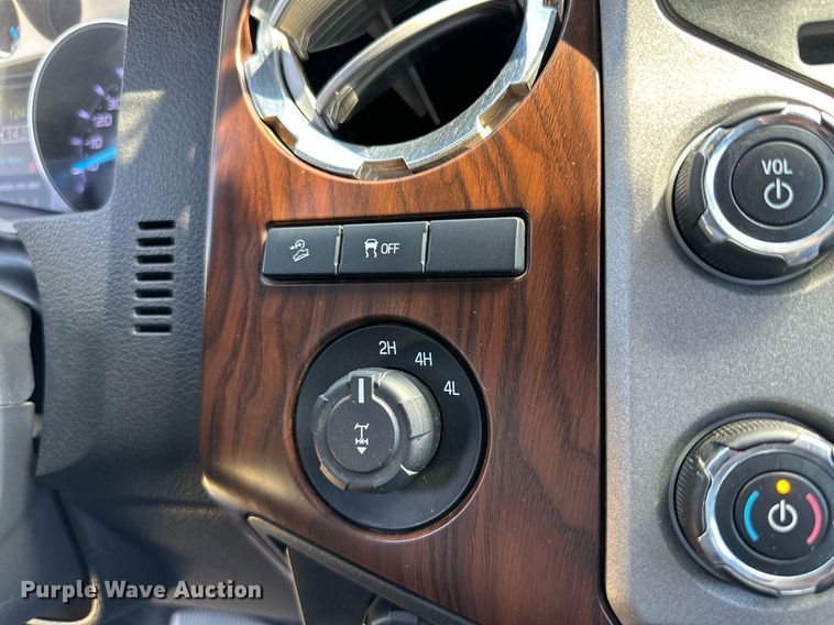 image for item DH8578 2013 Ford  F350 Super Duty  Crew Cab pickup truck