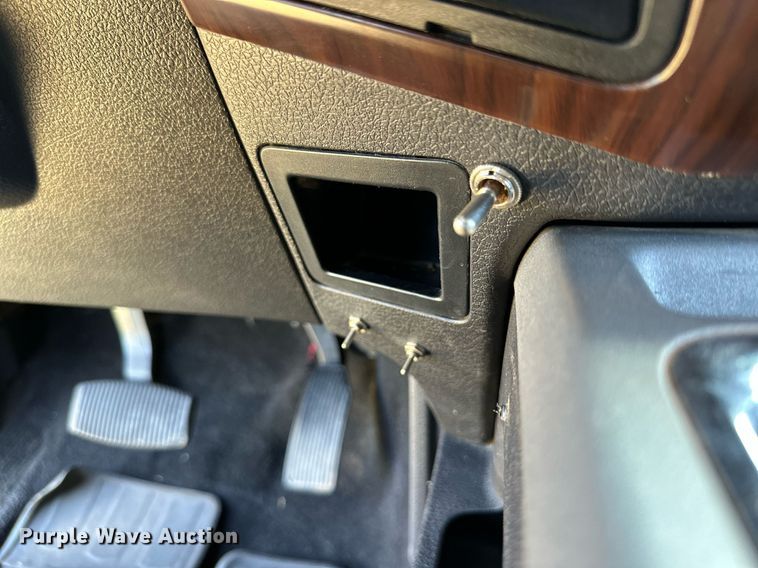 image for item DH8578 2013 Ford  F350 Super Duty  Crew Cab pickup truck