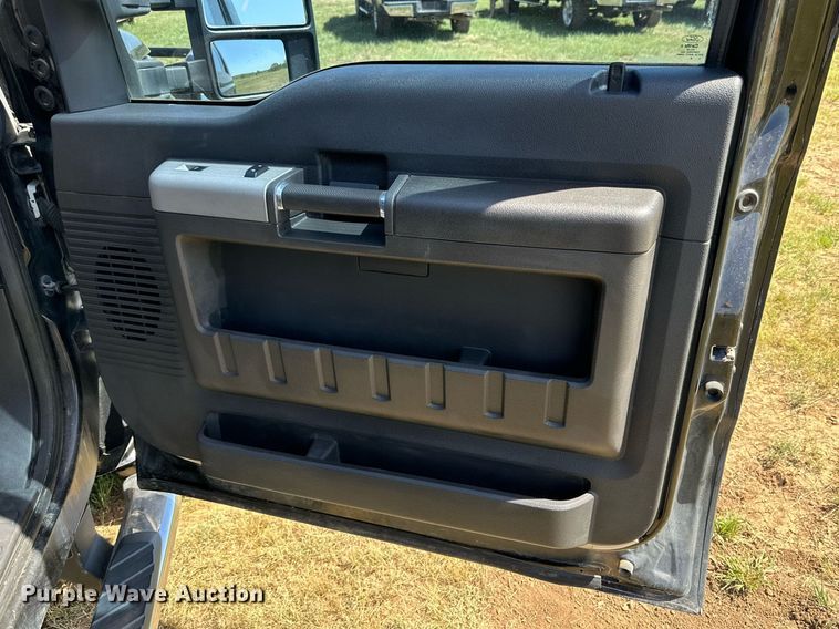 image for item DH8578 2013 Ford  F350 Super Duty  Crew Cab pickup truck