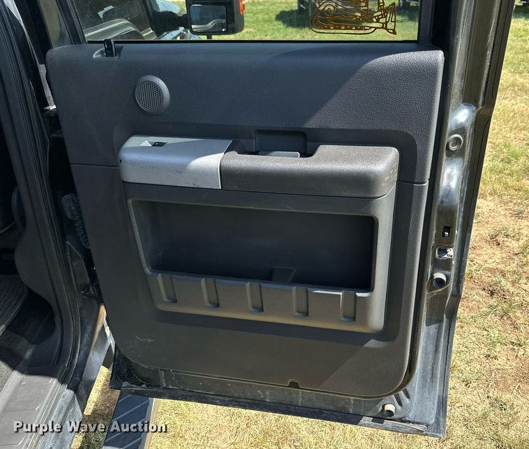 image for item DH8578 2013 Ford  F350 Super Duty  Crew Cab pickup truck