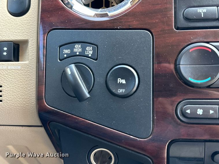 image for item DH8580 2008 Ford F350 Super Duty  Crew Cab pickup truck