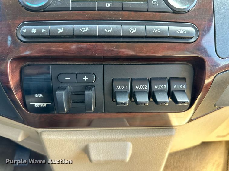 image for item DH8580 2008 Ford F350 Super Duty  Crew Cab pickup truck