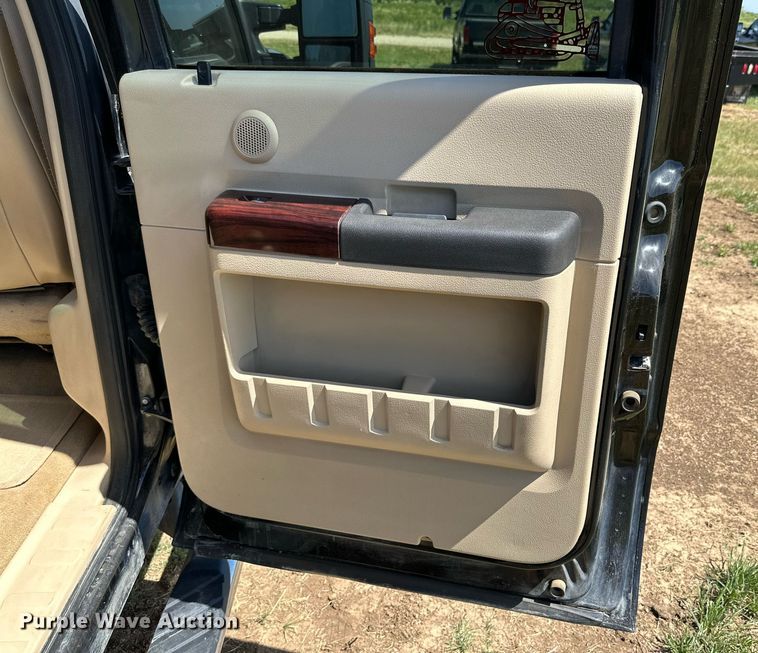 image for item DH8580 2008 Ford F350 Super Duty  Crew Cab pickup truck