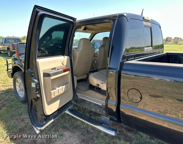 image for item DH8580 2008 Ford F350 Super Duty  Crew Cab pickup truck