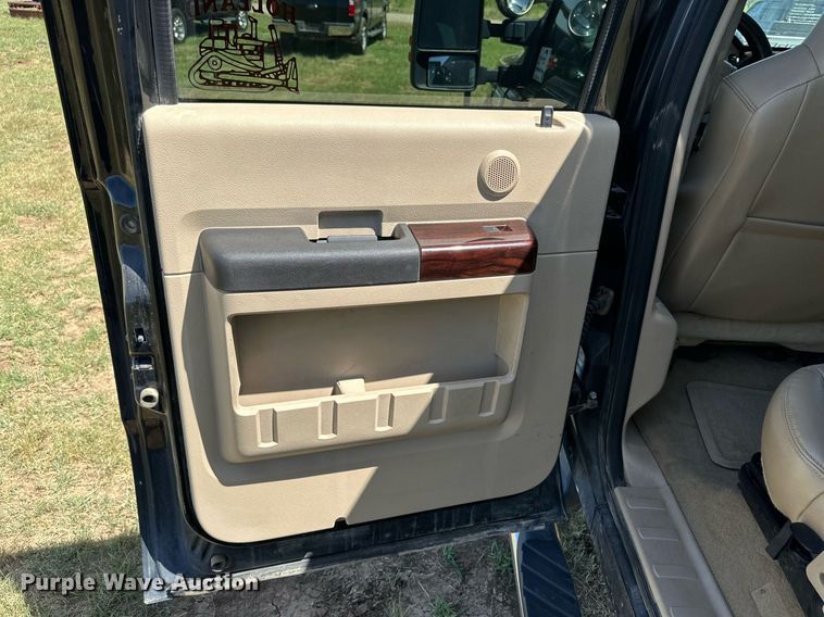 image for item DH8580 2008 Ford F350 Super Duty  Crew Cab pickup truck