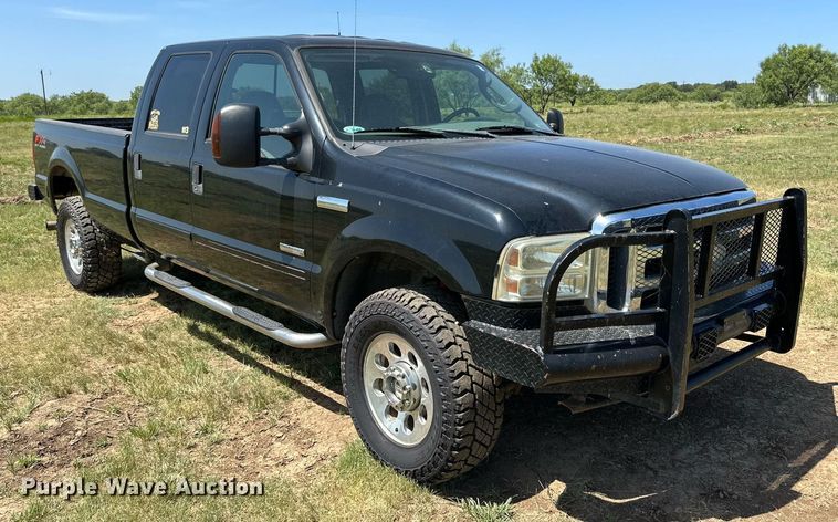 image for item DH8581 2005 Ford F350 Super Duty  Crew Cab pickup truck