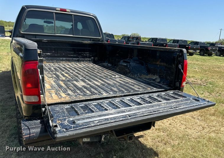 image for item DH8581 2005 Ford F350 Super Duty  Crew Cab pickup truck