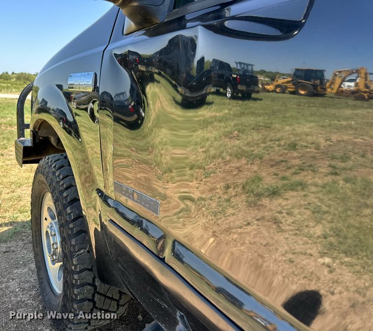 image for item DH8581 2005 Ford F350 Super Duty  Crew Cab pickup truck