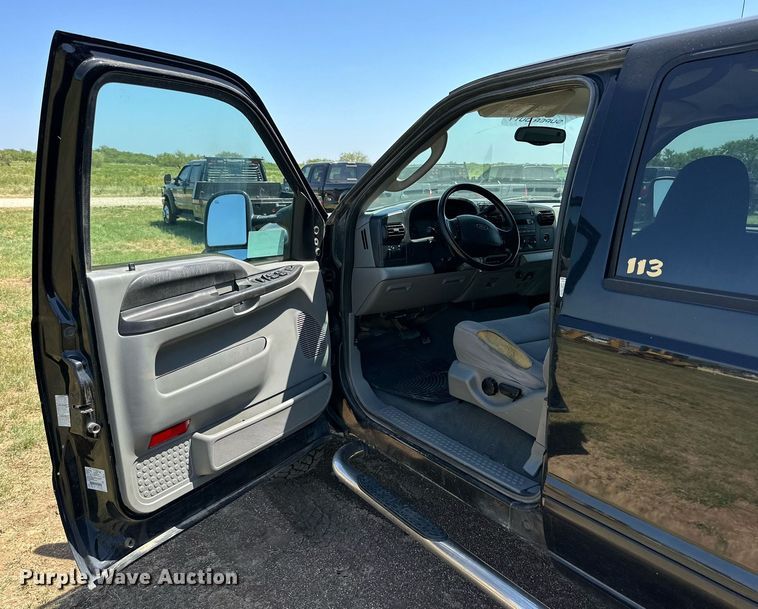 image for item DH8581 2005 Ford F350 Super Duty  Crew Cab pickup truck
