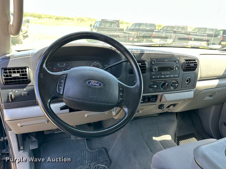 image for item DH8581 2005 Ford F350 Super Duty  Crew Cab pickup truck