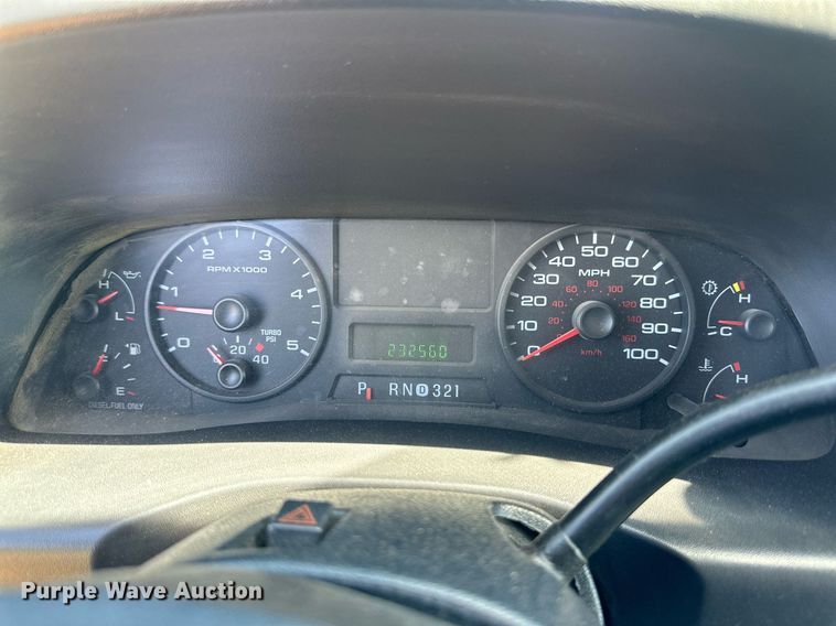 image for item DH8581 2005 Ford F350 Super Duty  Crew Cab pickup truck