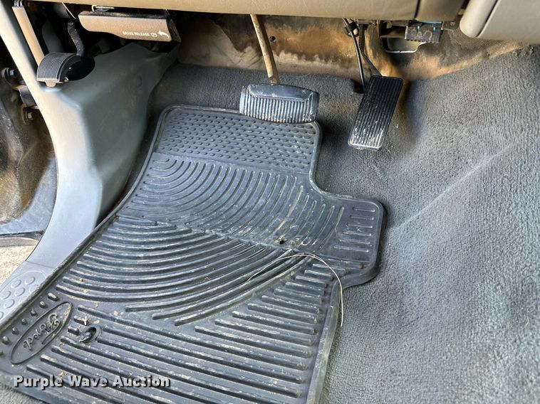 image for item DH8581 2005 Ford F350 Super Duty  Crew Cab pickup truck