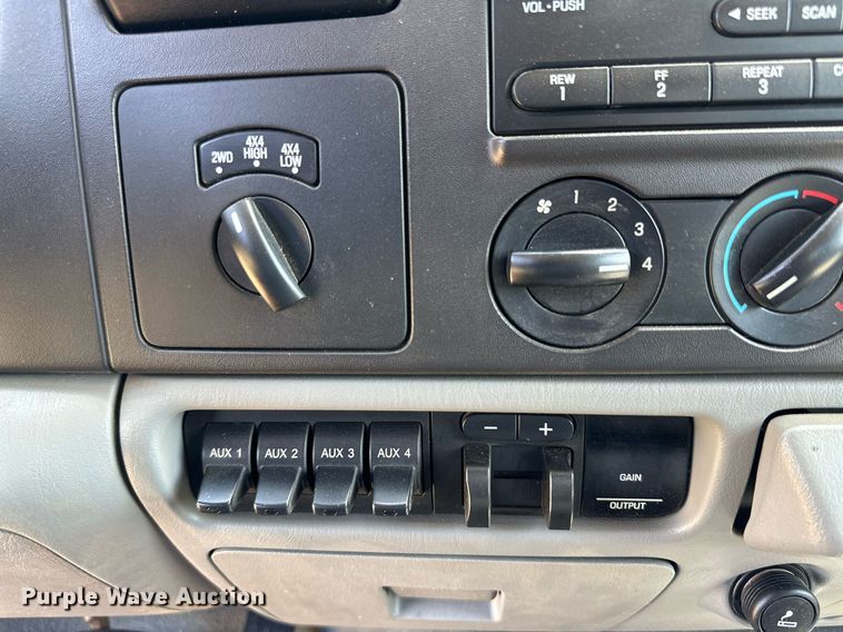 image for item DH8581 2005 Ford F350 Super Duty  Crew Cab pickup truck