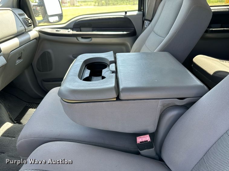 image for item DH8581 2005 Ford F350 Super Duty  Crew Cab pickup truck