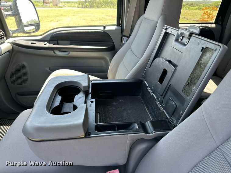 image for item DH8581 2005 Ford F350 Super Duty  Crew Cab pickup truck