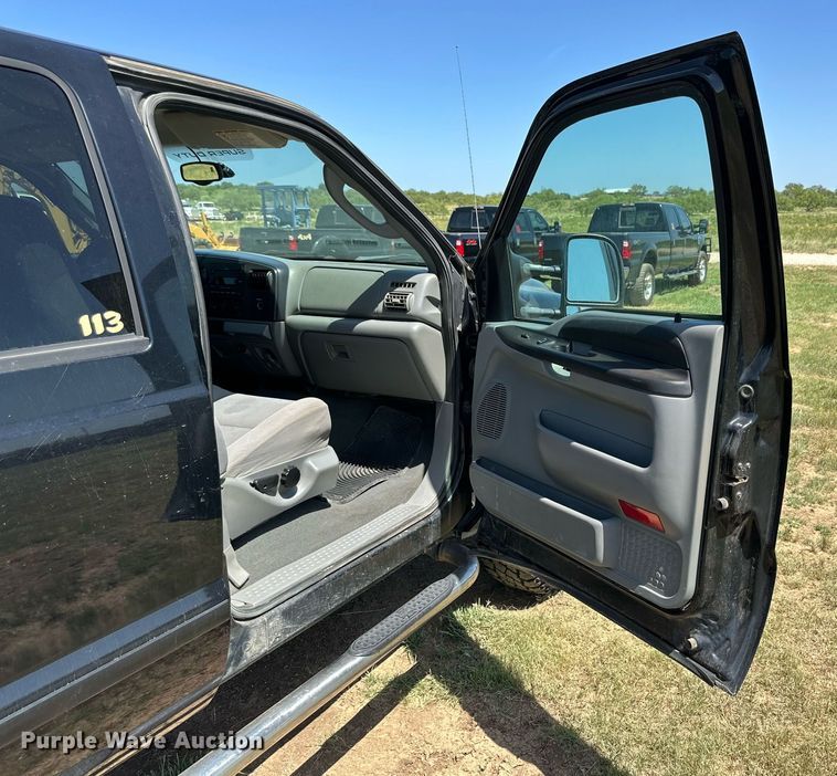 image for item DH8581 2005 Ford F350 Super Duty  Crew Cab pickup truck