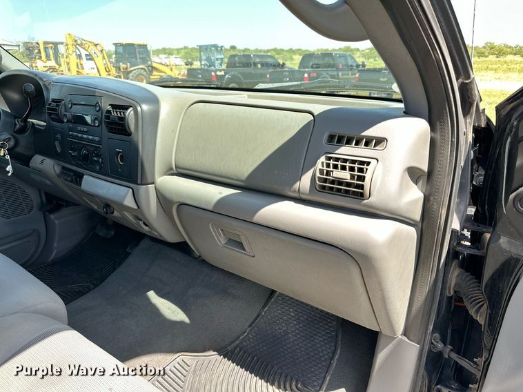 image for item DH8581 2005 Ford F350 Super Duty  Crew Cab pickup truck