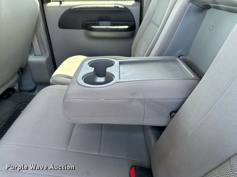 image for item DH8581 2005 Ford F350 Super Duty  Crew Cab pickup truck